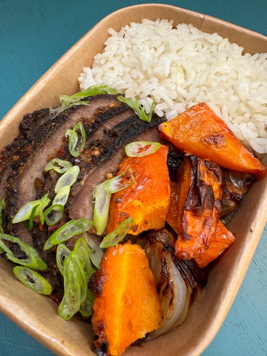 Brisket com legumes assado e arroz branco