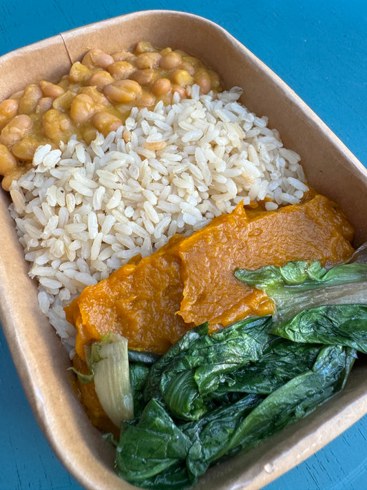 Arroz integral, feijão carioca, purê de abóbora e verdurinha refogada