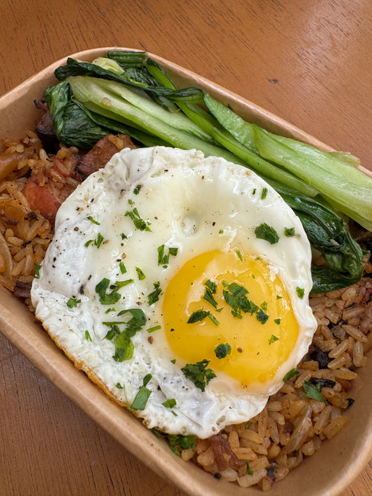 Arroz carreteiro com ovo frito